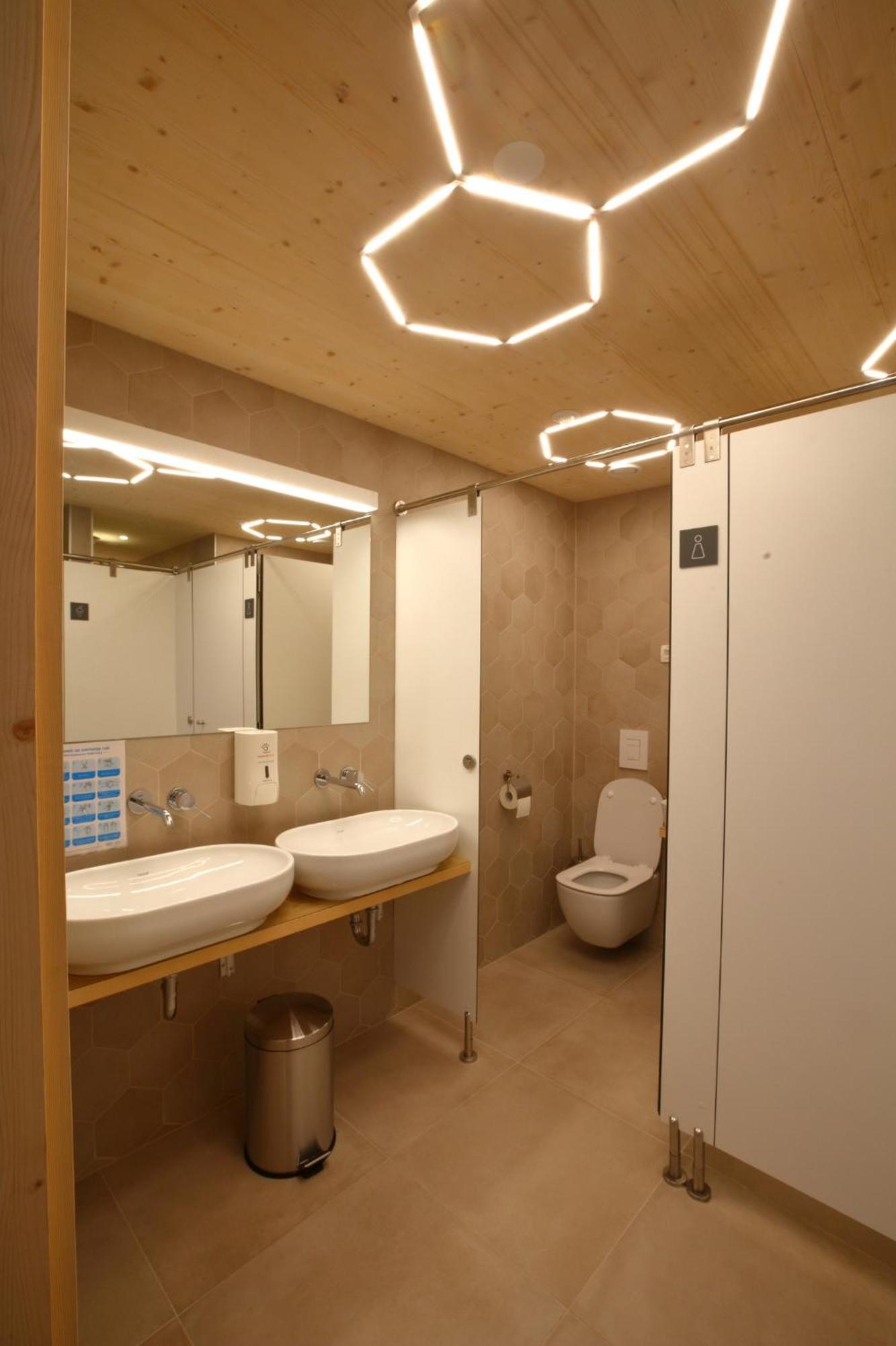 Honeybee Hostel - Hisa Kranjske Cebele Visnja Gora Exterior foto
